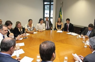 Reunião entre Valec, Ibama e TCU e deputados baianos sobre a Fiol