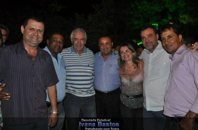 Ivana Bastos com grupo de Palmas de Monte Alto no jantar com Otto Alencar