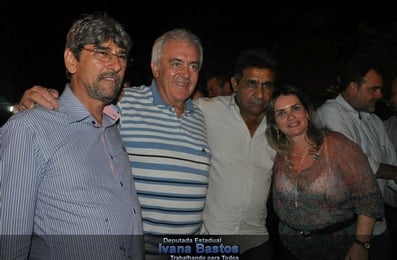 Ivana Bastos com grupo de Santa Maria da Vitória no jantar com Otto Alencar