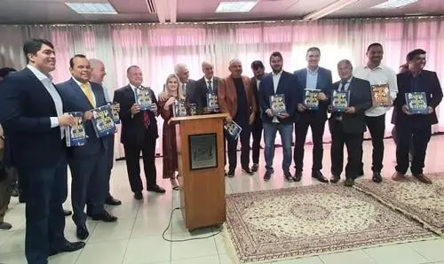 Ivana Bastos promove lançamento de livro organizado pelo senador Otto Alencar