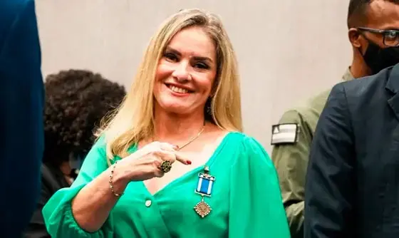 Deputada Ivana Bastos recebe Medalha da Aviação Policial Militar