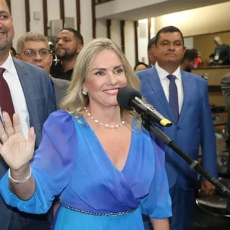 Deputada Ivana Bastos toma posse para o 4º mandato