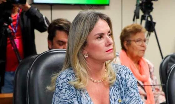 Ivana Bastos exige da Coelba uma melhor prestação de serviços aos baianos