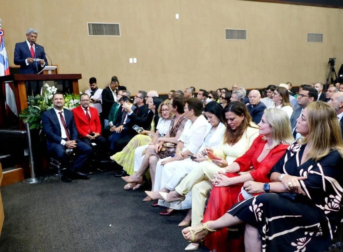 Ivana Bastos participa do ato de posse do novo governador da Bahia