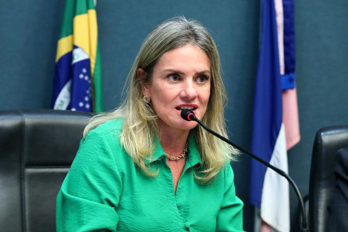 Deputada Ivana Bastos solicita ao governador obras de esgotamento sanitário em diversos bairros de Guanambi 